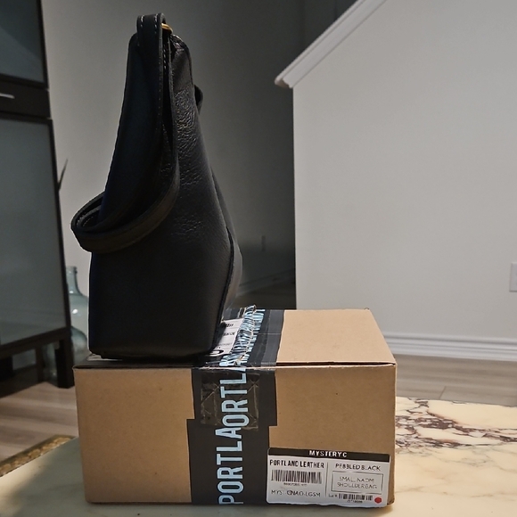 Portland Leather Goods Small Naomi Shoulder Bag - Picture 4 of 8